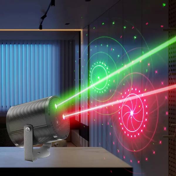 Mini Proyector Luces Láser 8 En 1 16 Patrones Rojo Y Verde